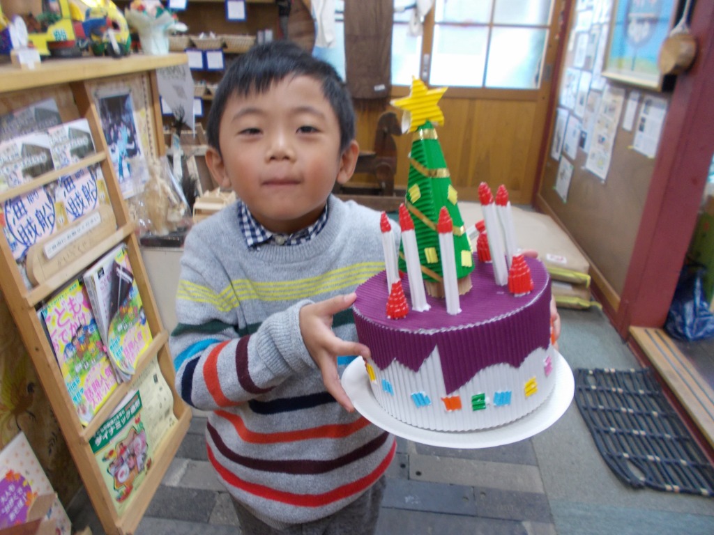 19 11 16親子わくわく工房 波段ボールで作るクリスマスケーキ 造形教室 海賊船 活動日誌