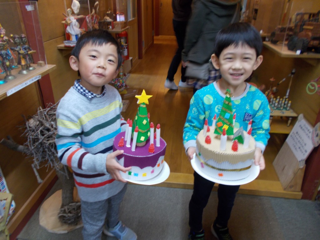 19 11 16親子わくわく工房 波段ボールで作るクリスマスケーキ 造形教室 海賊船 活動日誌